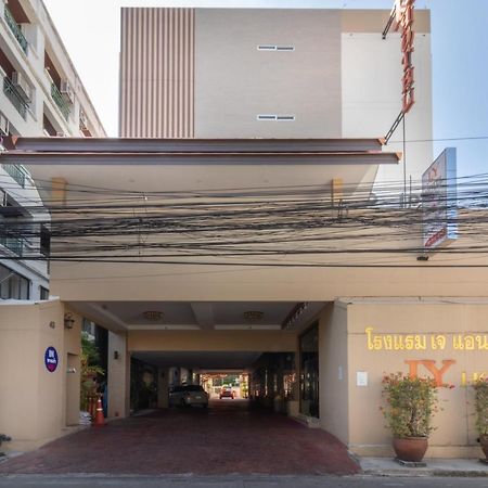 J&Y Hotel Latphrao 35 Banguecoque Exterior foto