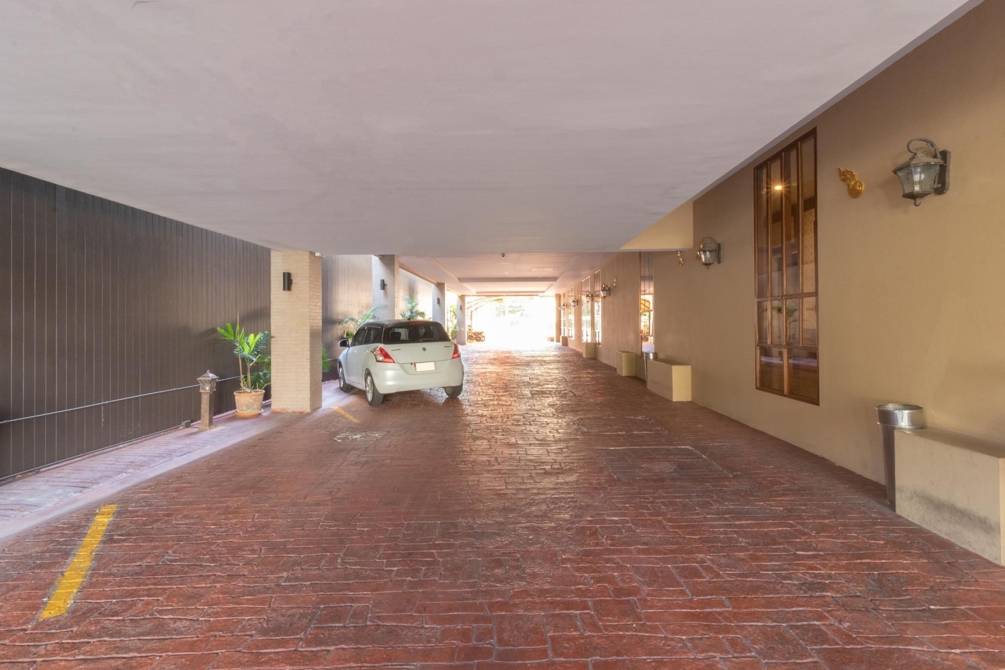 J&Y Hotel Latphrao 35 Banguecoque Exterior foto