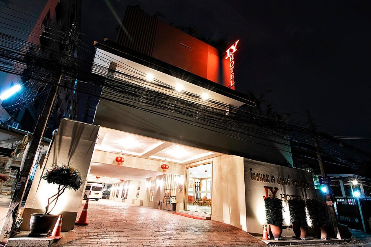 J&Y Hotel Latphrao 35 Banguecoque Exterior foto