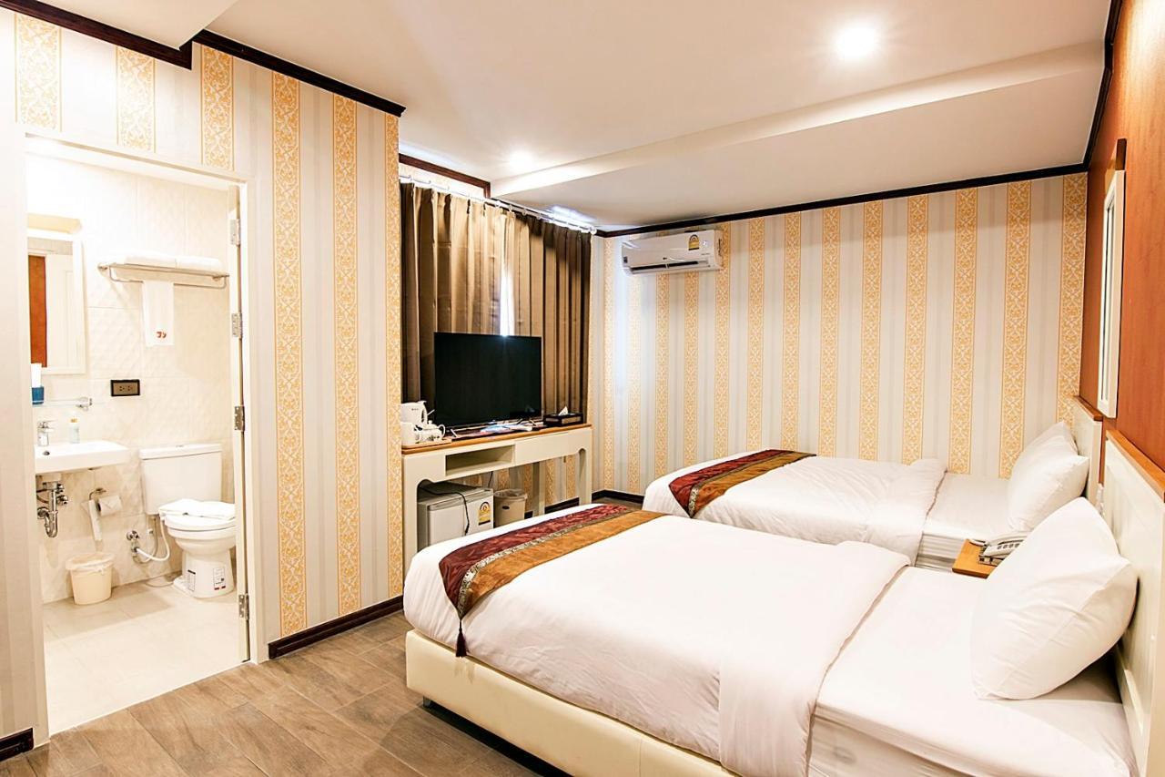 J&Y Hotel Latphrao 35 Banguecoque Exterior foto